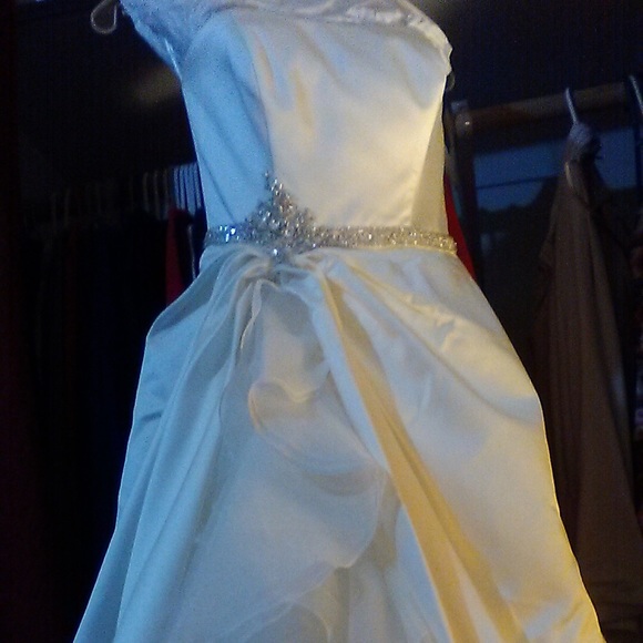 Wedding Dress - Picture 3 of 7